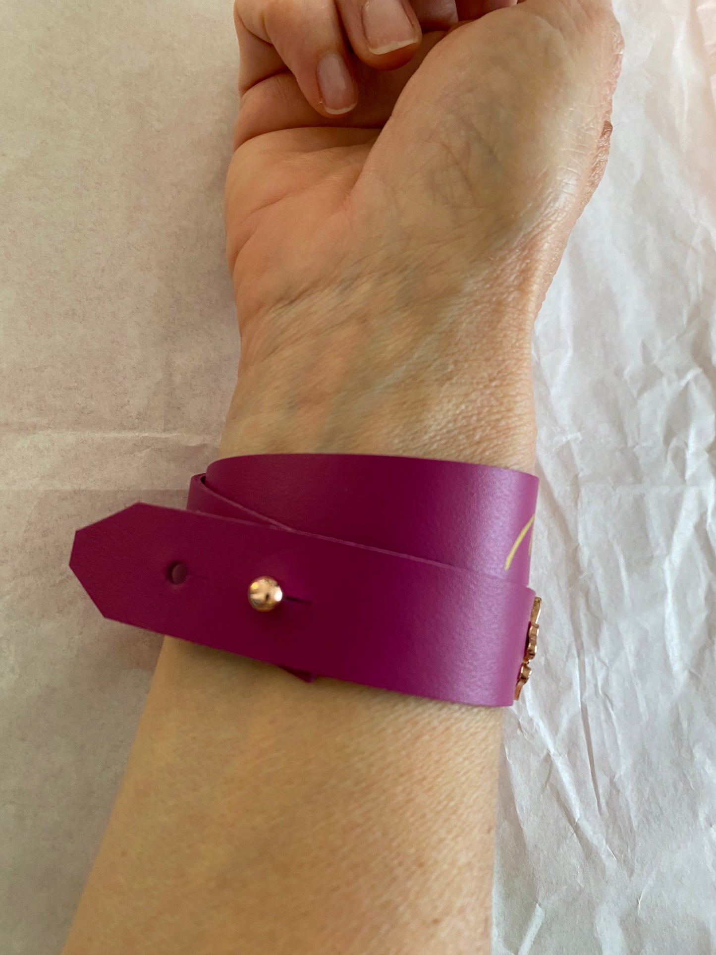 Bracciale portafortuna pelle fucsia